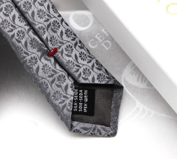 Cravatta seta grigia con fiori